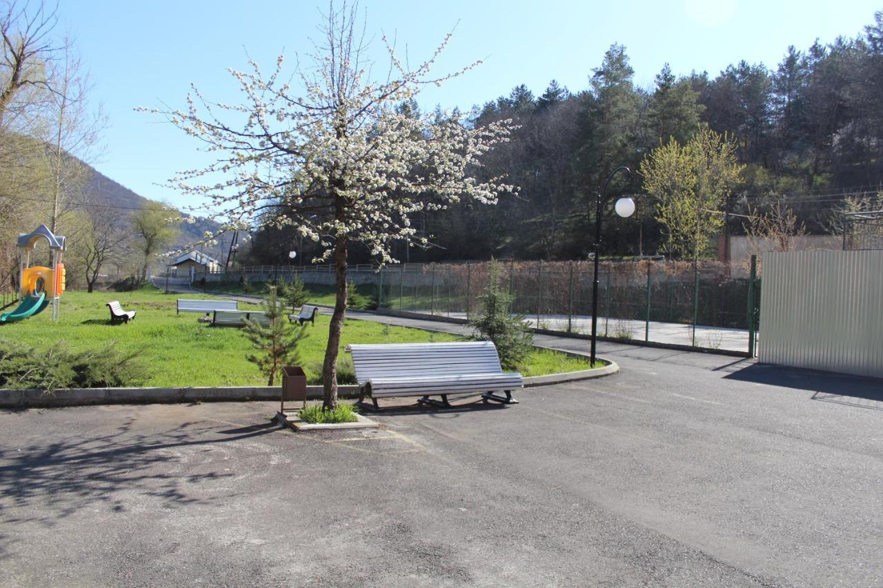 Diligence Hotel & Restaurant Dilijan Exterior photo